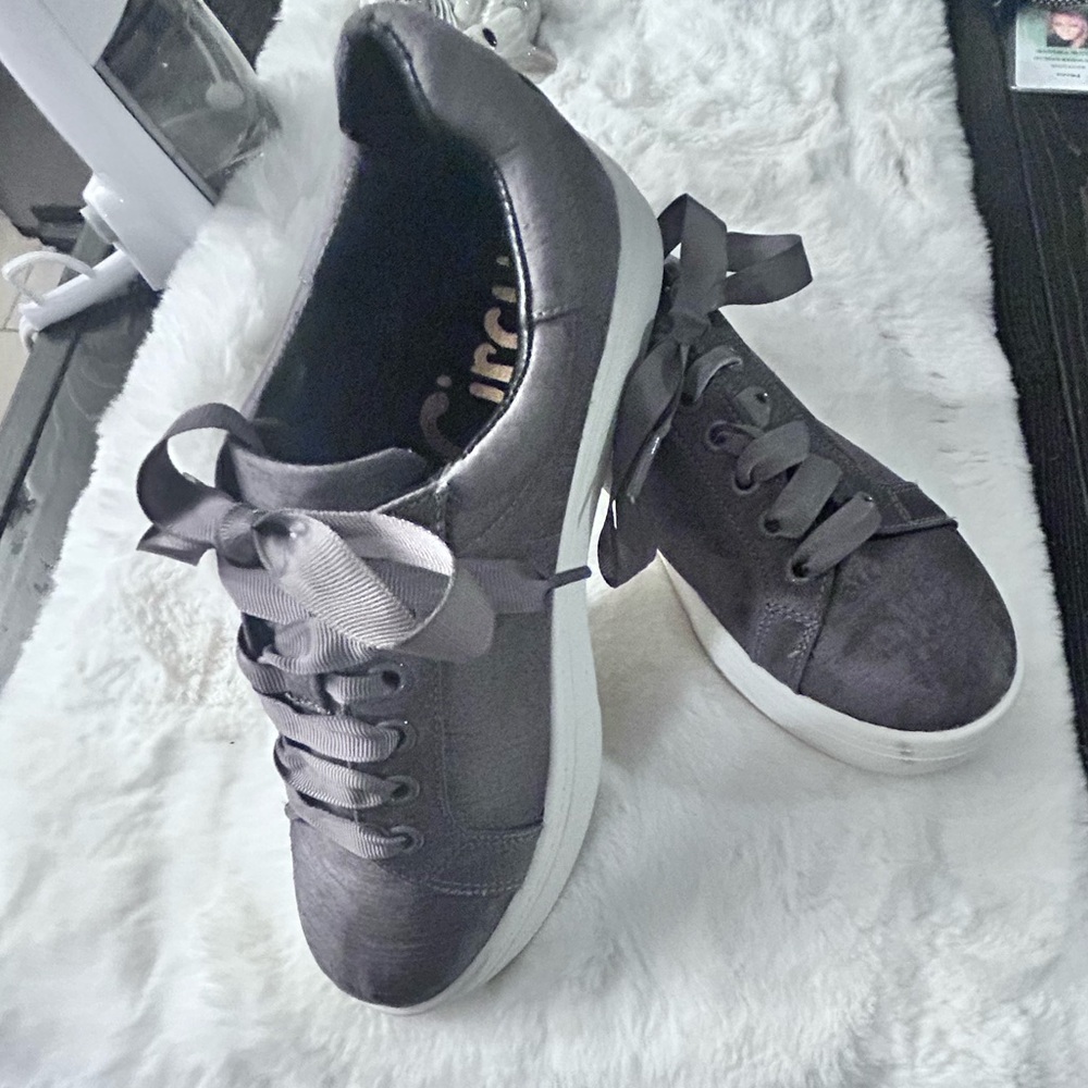 50%offw❤️ Sam Edelman circus Shania Sneakers ribbon laces 7 grey shiny